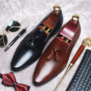 Нови мъжки модел обувки Лоферы с пискюли С остри пръсти, боядисани в черно-кафяв цвят, Ежедневни обувки за мъже, Официални Оксфордские обувки от естествена кожа